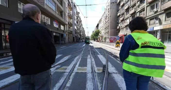 塞爾維亞學生周末舉行大型集會 施壓武契奇要求政治改革