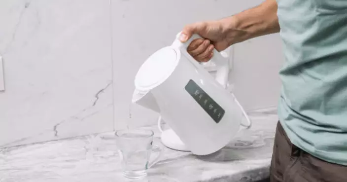 塑膠電熱水壺煮水或釋大量微粒 研究：一杯水恐含近30億顆奈米塑膠微粒