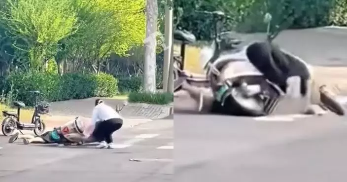 熱心扶車救人反釀二次傷害 內地女途人唔夠力連人帶車壓向倒地男司機