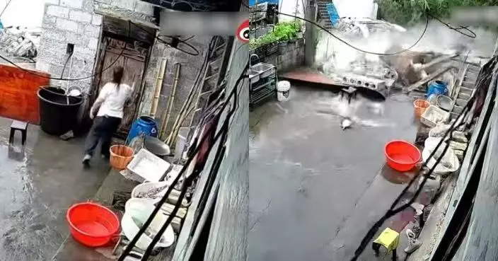 有片！如廁時整座廁所突轟然倒塌  雲南女瓦礫中起身幸僅受輕傷