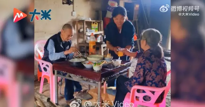 從湖北遠嫁湖南衡陽 雜貨店老闆娘照料全村逾50名長者12年被視為「共享女兒」