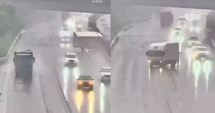 有片！路面濕滑失控翻側 內地貨車高速公路翻滾一圈「鯉魚打挺」神奇翻正