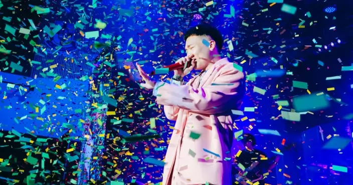 蕭秉治首個香港個人演唱會《活著Alive》香港站 苦練粵語驚喜獻唱《黑玻璃》 與Energy蕭景鴻合唱掀高潮