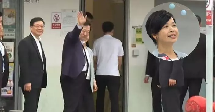何永賢陪同夏寶龍視察簡約公屋並探訪居民 了解項目最新進展