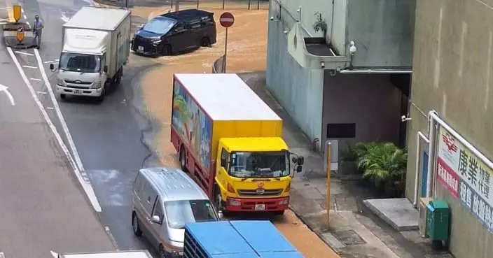 青衣長環街爆水管 水務署關掣搶修 食水不受影響
