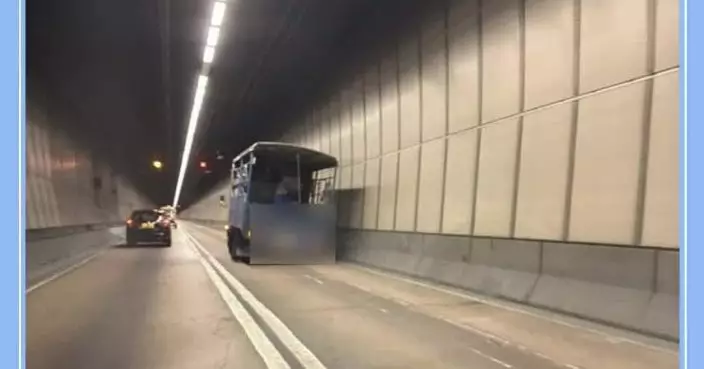 香港仔隧道貨車甩轆　隧道一度「全停」
