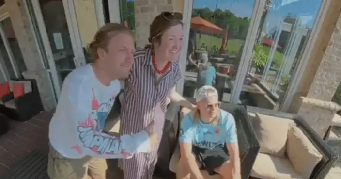 挪威球星夏蘭特美街頭偶遇女球迷 謊稱網紅整蠱對方盡顯親民搞笑一面