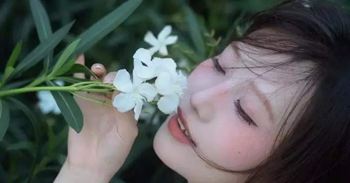 福建女嘴含夾竹桃拍照中毒！手臂背部現水泡劇癢  專家警告：誤食或危害心臟