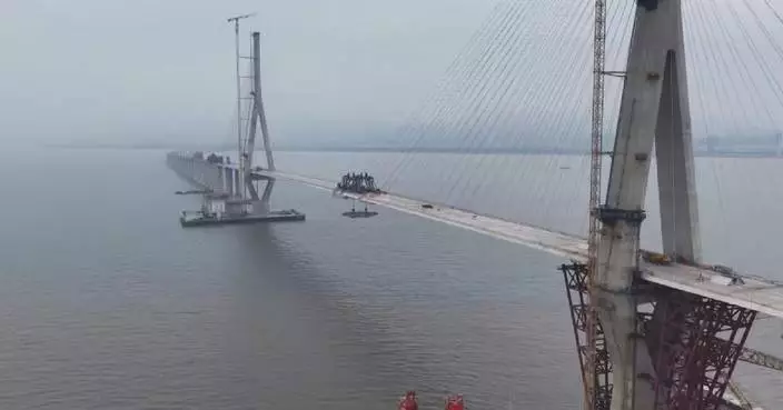 浙江青龍門特大橋主跨成功合龍