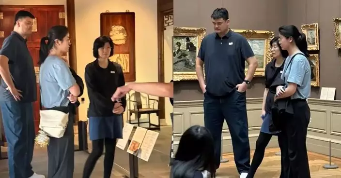姚明一家三口紐約睇展 16歲女兒高過爸爸肩膀疑破200cm引熱議