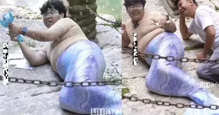 湖北肥男化身「美人魚」 圓潤身型配搭呆萌表情吸遊客打卡合影