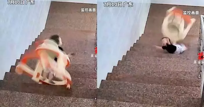 趁家人不注意坐學步車衝出家門 廣東1歲童連人帶車墮3米樓梯翻滾多圈