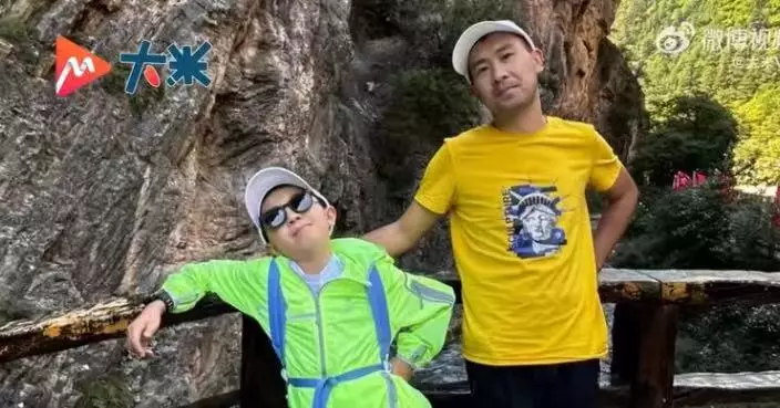 兒子單眼弱視成起點 浙江慈父陪行山2年助視力改善還組織逾200場公益徒步