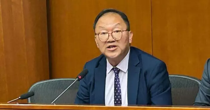 中大校園內私家車連撞兩車 消息：立法會議員黃錦輝涉醉駕被捕