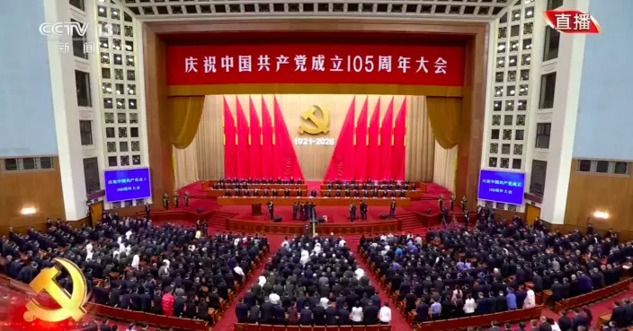 中國共產黨成立105周年大會北京舉行 習近平為「七一勳章」獲得者頒授勳章