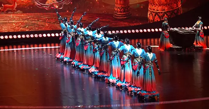 慶回歸文藝晚會紅館上演 機器人彈琴跳敦煌舞展現古今融合