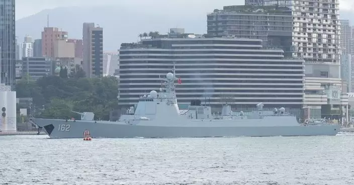 解放軍南寧艦及衡陽艦早上經鯉魚門駛入維港