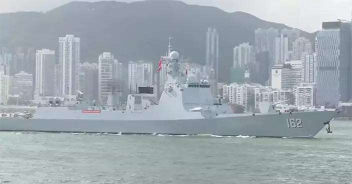 解放軍海軍南寧艦、衡陽艦編隊上午抵港