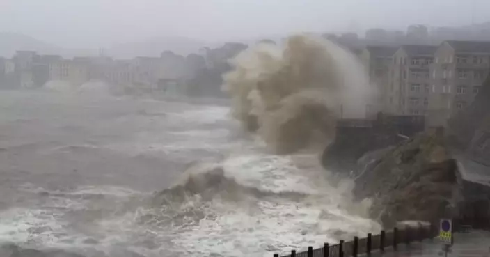 颱風「巴威」逼近浙江海域  狂風暴雨掀逾4.5米高巨浪