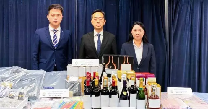 警搗黑幫犯罪集團拘65男女 改裝紅磡工廈作非法夜總會及釣魚機賭檔