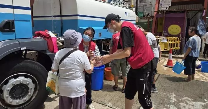 東區民政處聯手區議員及關愛隊 全力支援西灣河筲箕灣受停水影響居民