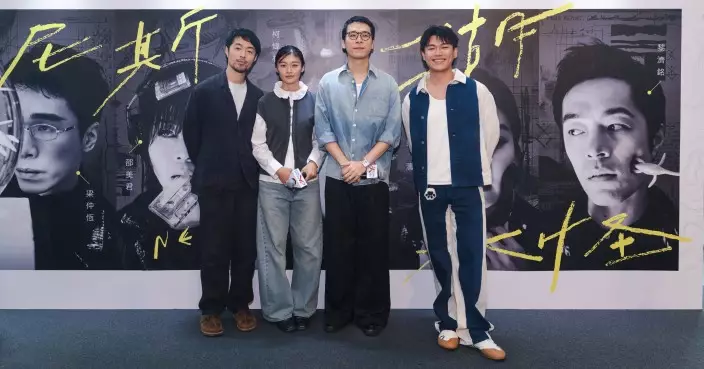 尼斯湖⽔怪｜柯煒林為投入⾓⾊親⾝遠赴蘇格蘭 鄧濤首演舞台劇輕鬆面對