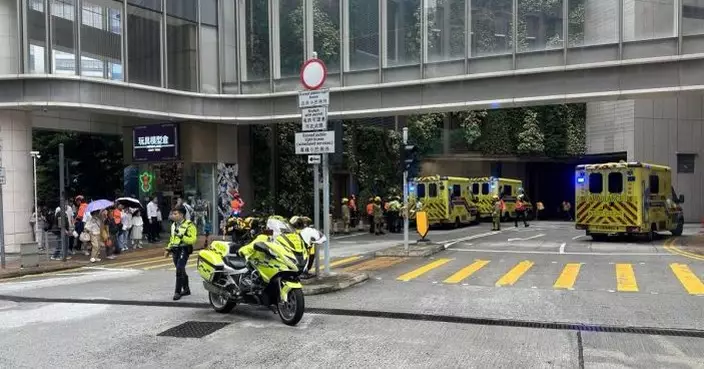 觀塘協和街小巴撞貨車　初步10人傷