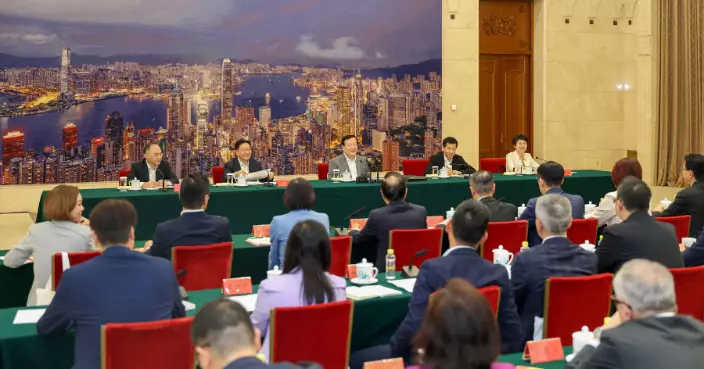 夏寶龍與立法會議員國家事務研修班全體學員座談交流