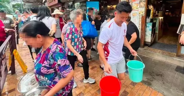 民政團隊續支援西灣河及筲箕灣停水事故   關愛隊以愛心及行動力為居民排憂解困