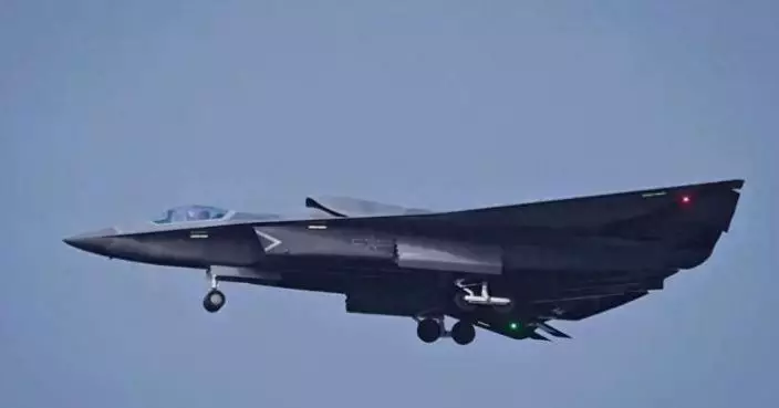 美媒緊盯殲-36無尾戰機急轉爬升 展現三發向量推力 突破18度飛控機動極限