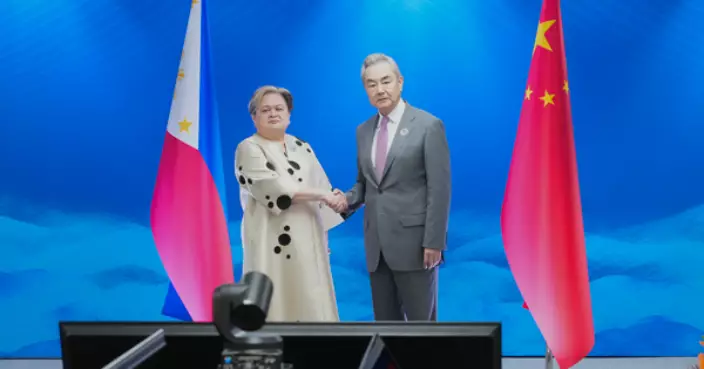 王毅晤菲律賓外長 強烈抗議菲方在仁愛礁衝撞中方執法船隻粗暴行徑