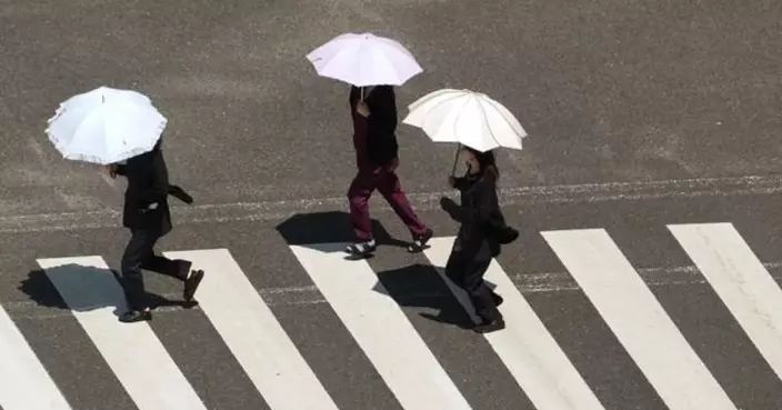 東京街頭不分男女全民撐傘抗暑 百貨防曬傘營業額飆6倍  專家教3大買遮指標
