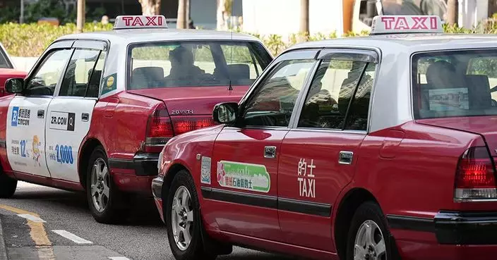 的士司機不落旗兼多收100元車資 遇放蛇警斷正 官斥損香港形象判罰8000元