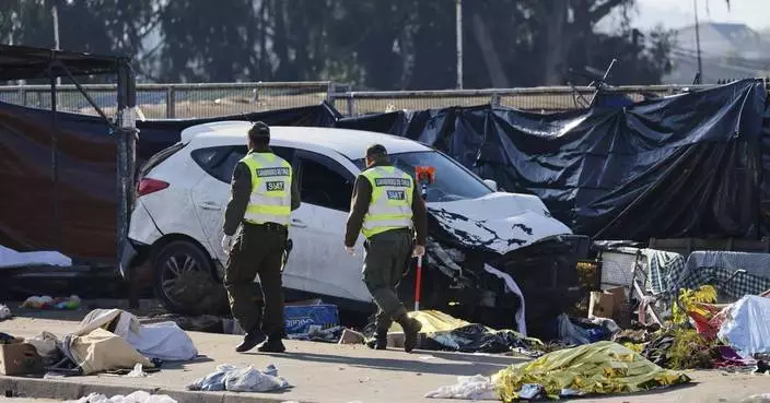 智利海軍人員駕車撞入露天市集 多人死亡