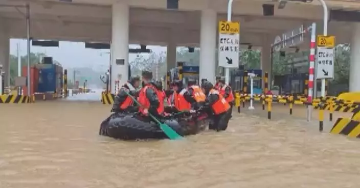 美莎克登陸廣西 防城港市武警冒雨救出被困居民