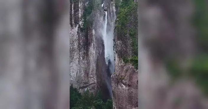颱風巴威吹襲浙江 溫州現罕見逆流瀑布