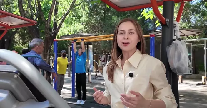 白俄羅斯網紅北京體驗人工智能智慧健康服務