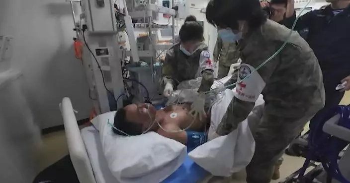 中國海軍醫院船為越南船員提供緊急治療