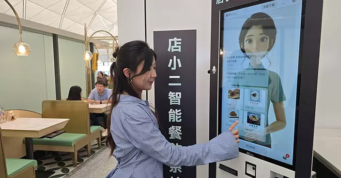 智能餐飲系統「AI 店小二」機場啟用 三文三語落單 駱國安：成本控制在一個員工薪酬之內