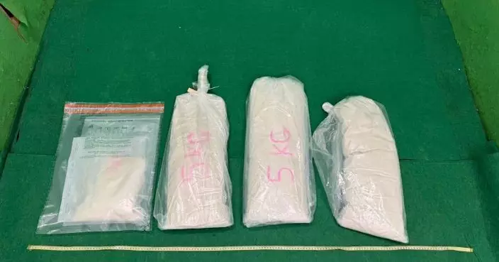 海關截查英國抵港漢隨身行李檢值650萬毒品 31歲烏克蘭籍男子被捕