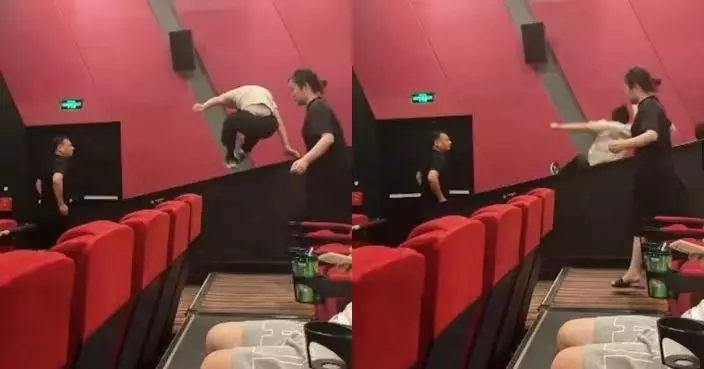 戲院睇《蜘蛛俠4》太投入 男子模仿蜘蛛俠動作跳躍離場失手狼狽重摔