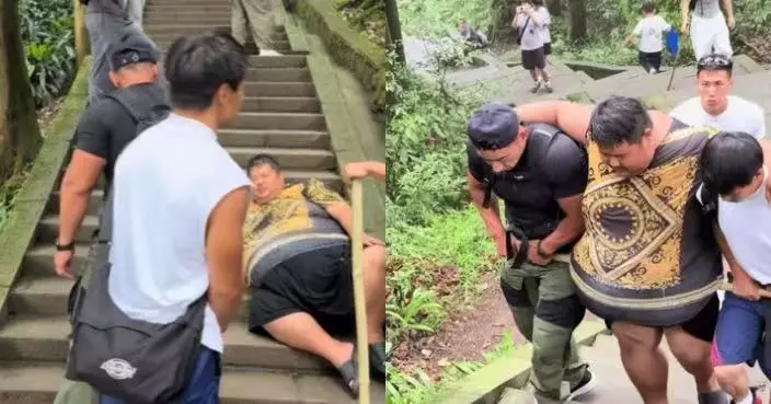 內地逾170KG網紅挑戰攀登峨眉山減肥 半山體力透支暈倒需動用擔架抬落山