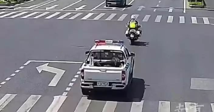 長者突發腦梗 南京交警鐵騎2分鐘打通生命通道送醫助脫離生命危險