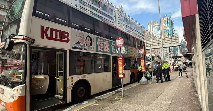 一輛九巴疑尾轆鬆脫甩出 致一名候車男童受傷