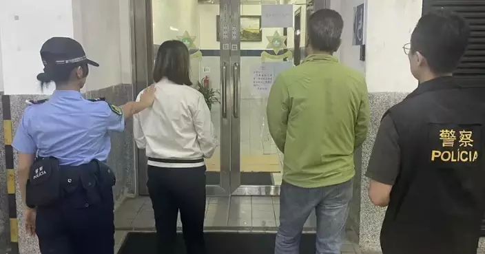 港人夫婦澳門搭的士拾相機及電池據為己有 再入境時被捕