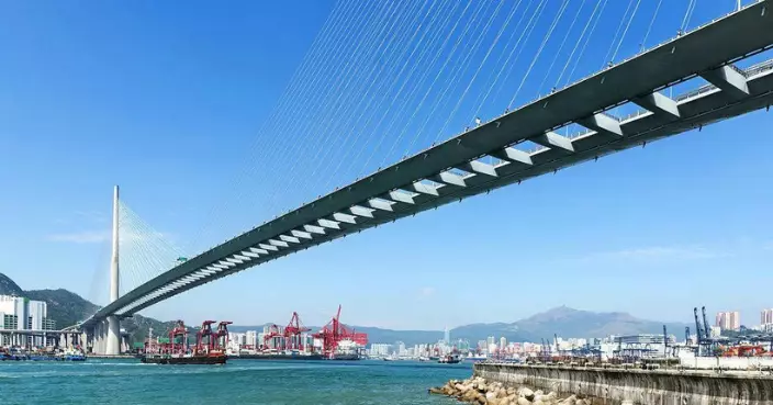 昂船洲大橋橋底海面發現人形物體 消防到場撈起一人