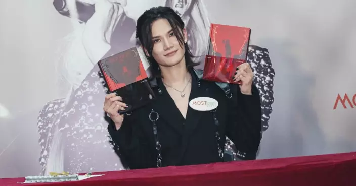 Jeremy@MIRROR推出首張演唱會藍光碟登陸新港城中心 李駿傑舉行簽唱會與粉絲近距離互動