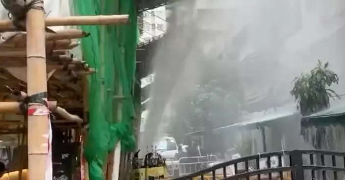 紅磡聯成大廈爆私人鹹水管噴兩層樓高水柱 沖廁水受影響需緊急維修
