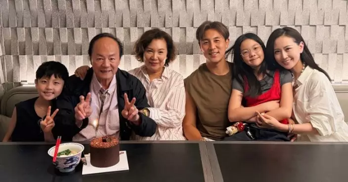 譚俊彥三代同堂賀狄龍80大壽 孫兒左右送吻溫馨滿瀉
