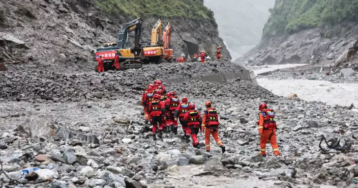 中方救援隊伍抵吉隆口岸核心災區搜救　轉移口岸附近民眾及遊客到安全地方